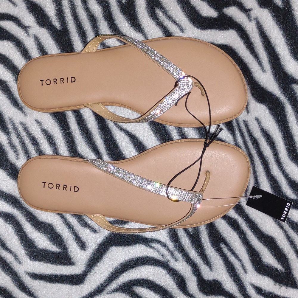 ๐ฃTORRID Clear Rhinestone Sunnie Flip Flops Reasonal Priced - Picture 6 of 15